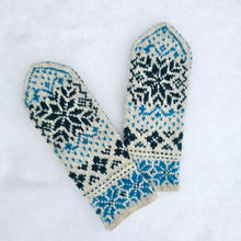 Last inn bildet i Galleri-visningsprogrammet, Hjem til jul votter - adventsmysteriet 2024