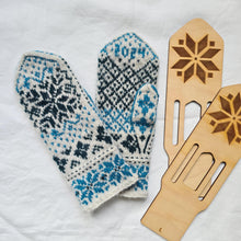 Last inn bildet i Galleri-visningsprogrammet, Hjem til jul votter - adventsmysteriet 2024