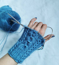 Last inn bildet i Galleri-visningsprogrammet, Perleblomstvotter